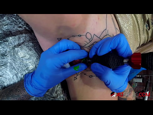 ❤️ Umntu oshushu kakhulu onetattoo uSully Savage wafumana umvambo kwiclitoris yakhe Isondo kwi-xh.dewporn.ru